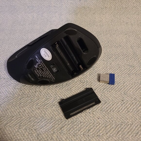 Techrise brand 2.4 Ghz optical vertical mouse for desktop, PC, mac books - Picture 6 of 7